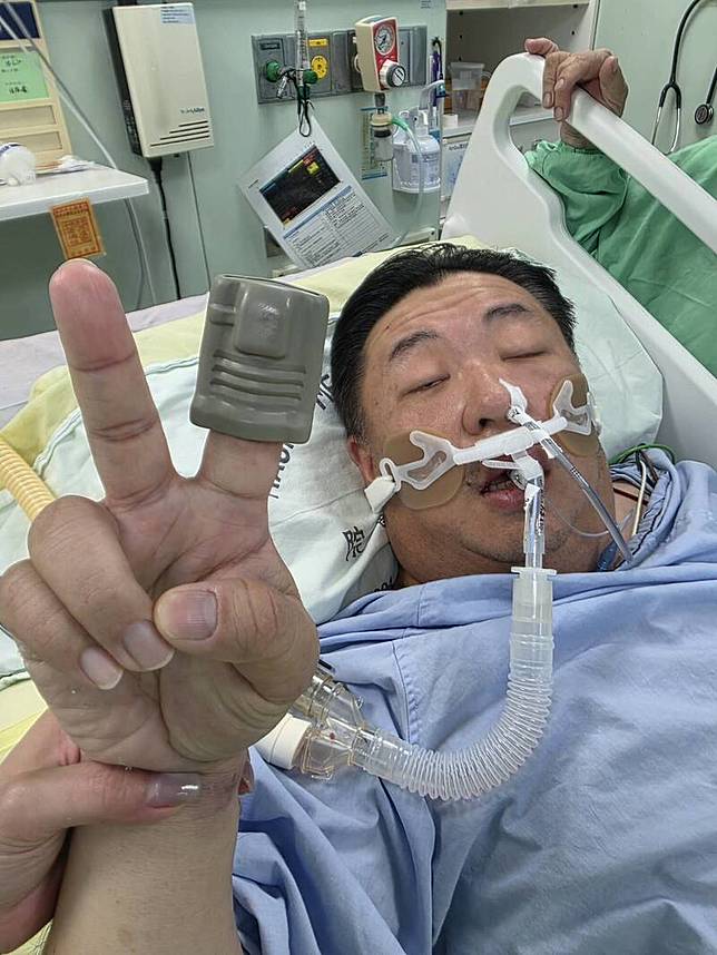胡博硯的親友在胡的臉書PO出胡博硯躺在病床上比YA的照片，表示目前胡博硯正在恢復中，並對於大家的關心與幫助表達感謝，待胡博硯轉入普通病房後，有時間會慢慢回覆大家。(圖擷取自胡博硯臉書)