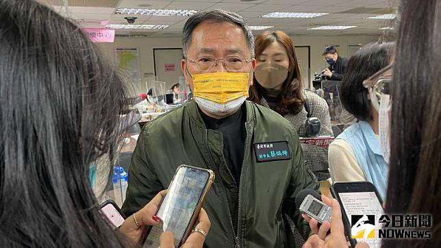 台北市副市長蔡炳坤20日接受媒體訪問時，透露因為疫苗預約情況相當熱烈，因此北市府方面臨時加開1.5萬劑疫苗施打量供民眾預約，希望大家都能打好打滿。