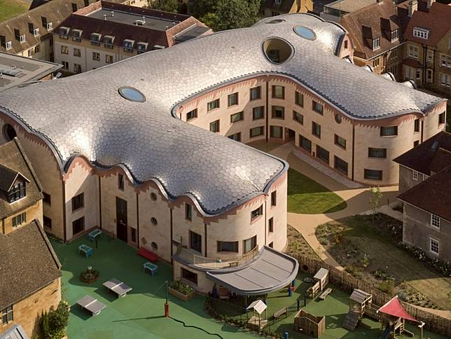 牛津大學新學院（New College）完成了「Gradel Quadrangles」擴建計畫。