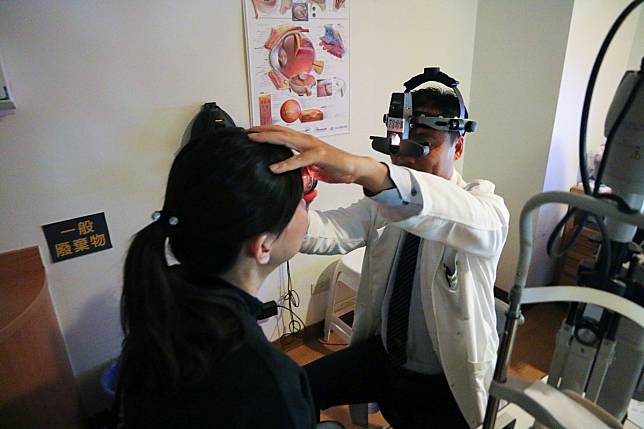 眼科新技術　患者恢復視力取得等20年的駕照
