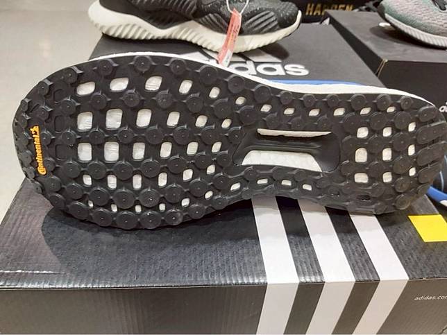 Adidas 與馬牌輪胎的橡膠材料專家合作，推出輪胎大底鞋款。圖片來源：吳志宏博士提供