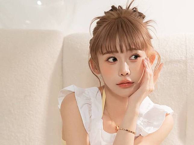 紀卜心在綜藝節目《娛樂百分百之凹嗚狼人殺》表現亮眼，被譽為「狼人殺女神」。(翻攝自臉書)