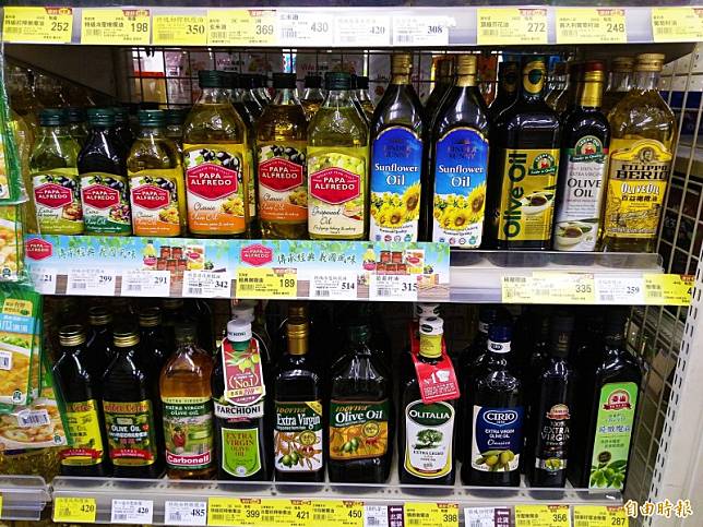 市面上有許多橄欖油產品。(記者吳亮儀攝)