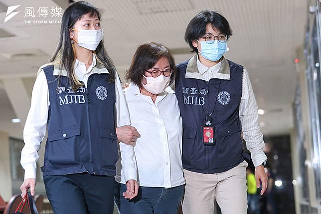 國民黨台北市黨部主委黃呂錦茹（中）因涉及死亡連署案已經被羈押兩個月。（顏麟宇攝）