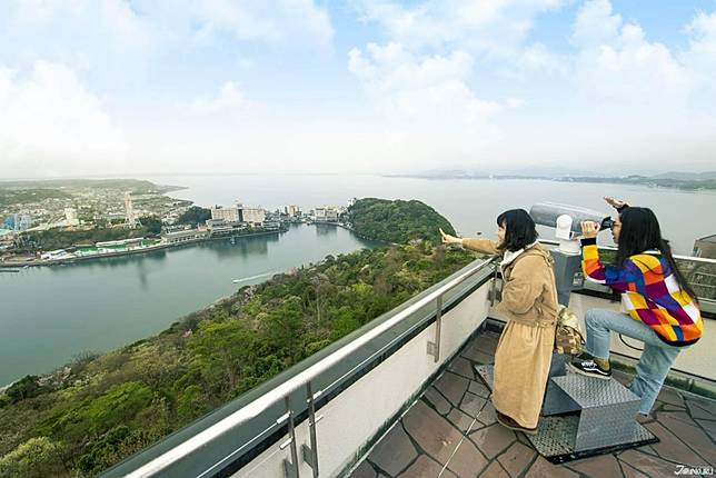 
<p>前文也有提到濱名湖的南面與海口連接，是日本第十大的湖泊，延湖周圍有不少可以玩樂的景點，像是湖畔邊的遊樂園「濱名湖PALPAL遊樂園（浜名湖パルパル）」、館山寺溫泉區等等，絕對不能錯過的是日本唯一可以橫越湖面空中纜車—「館山寺纜車」，全長723公尺，搭乘時間約4分鐘，移動的途中漸漸將濱名湖完整收入眼底，能見度高時也可眺望富士山與太平洋，纜車的終點為大草山觀景台與濱名湖音樂盒博物館，湖景與清揚的音樂相襯，十分悠哉宜人。</p><p>
</p><p>
▶ <b>館山寺纜車 ／大草山觀景台</b></p><p>
　 營運時間：09:00 - 17:30</p><p>
　 搭乘費用：大人｜單程420日圓，來回840日圓 ／ 兒童｜單程210日圓，來回420日圓</p><p>
　 <a href=