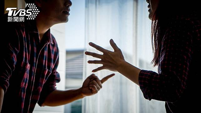 雲南一名女子因為結婚聘金和聘禮問題和交往13年的男友吵架。（示意圖／shutterstock達志影像）