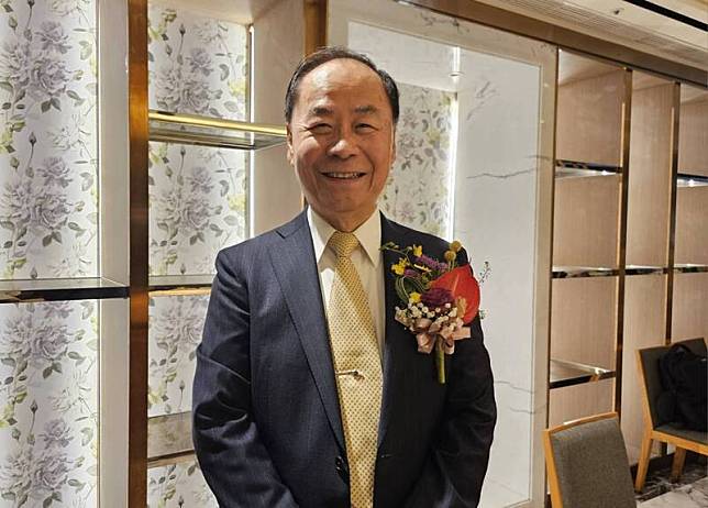 亞洲光學董事長賴以仁表示，將與LG合資策略結盟， 拓展車載、高階智慧型手機鏡頭市場，並擴大菲律賓 生產規模，跨足metalens先進光學領域。 中央社記者江明晏攝 113年1月20日