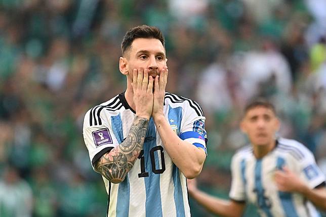Lionel Messi帶領的阿根廷首戰就以1比2輸給沙烏地阿拉伯。（達志影像）