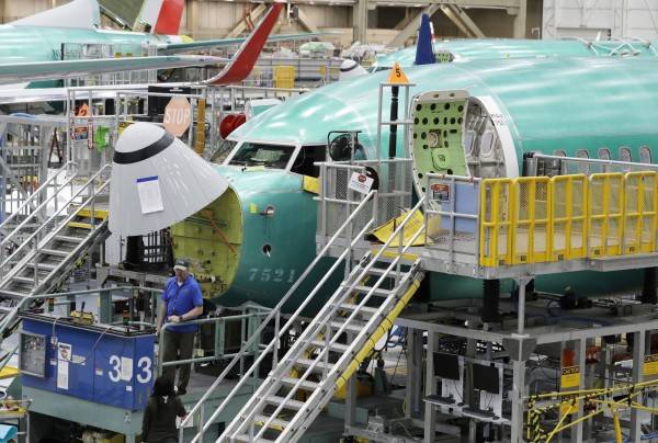美國聯邦航空管理局(FAA)週五稱已處波音390萬美元民事罰款。圖為737 MAX 8。(美聯)