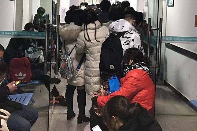 Patients crowd a clinic at Xiehe hospital in Wuhan. Photo: Echo Xie