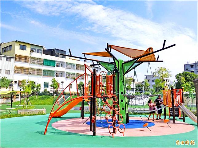 和平共融公園的遊具是依照小朋友的意見打造。(記者羅欣貞攝)