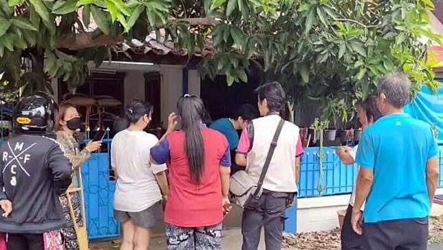 สลดแม่อยู่กับศพ!