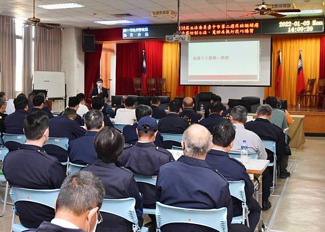 台中市地檢署昨天舉辦「選舉查賄制暴執行技巧講習」。(記者何宗翰翻攝)