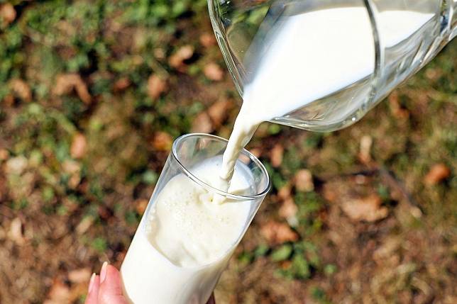 根據全球資料庫網站「Numbeo」資料顯示，台灣牛奶價格位居世界第二貴，就有行家點出台灣牛奶昂貴的關鍵。（示意圖／翻攝pixabay）