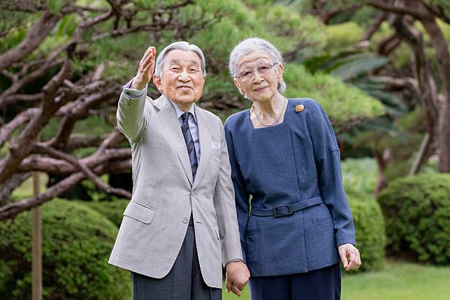 日本明仁天皇年底滿91歲，上皇后美智子日前也迎90歲大壽。（AP）