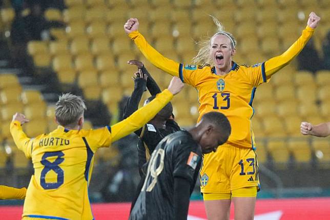 2023國際足總女子世界盃(FIFA Women's World Cup) 今(23日)小組賽第一輪G組，瑞典靠著後衛Amanda Ilestedt頭球破門，以2:1絕殺南非