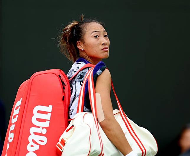 Zheng Qinwen of China leaves the court after the women's singles first round match against Lulu Sun of New Zealand at Wimbledon tennis Championship in London, Britain, on July 1, 2024. (Xinhua/Li Ying)