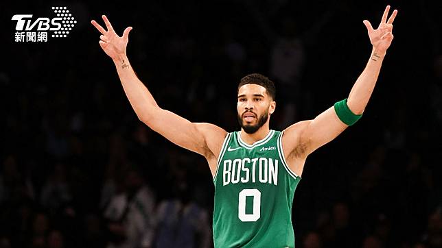 塔圖姆連3年抱回首月MVP，成為NBA歷史第一人。（圖／達志影像美聯社）
