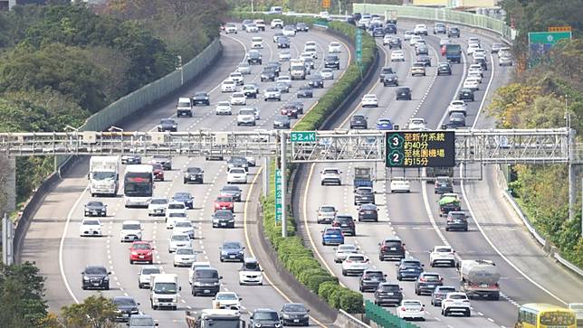 高公局預測，228首日車流量，可能為平日的1.4倍。資料照。廖瑞祥攝