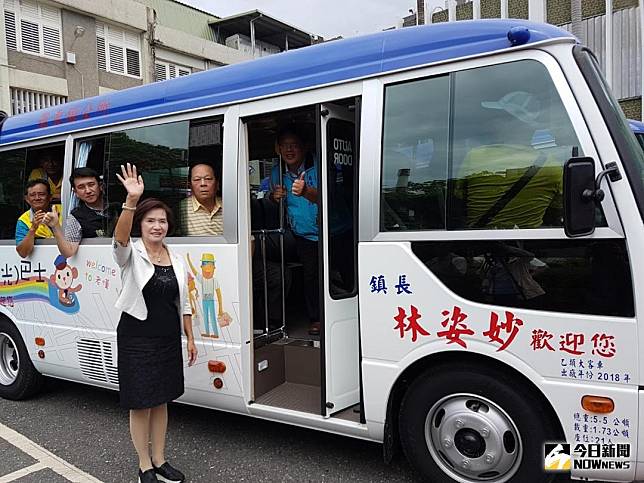 ▲羅東鎮公所汰換兩輛藍線免費社區觀光巴士，新車將於7月2日上路行駛。（圖／記者李清貴攝 , 2018.06.20)