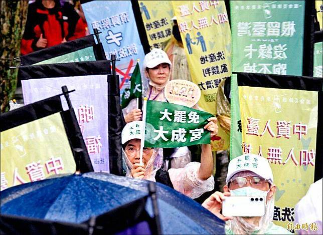 日前「港湖除銹」大遊行，民眾不畏大雨參加遊行表達訴求。(資料照)