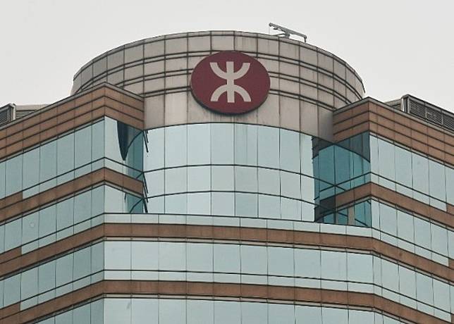 消息指，港鐵正研究發行債券、出售或抵押旗下商場或其他物業融資。