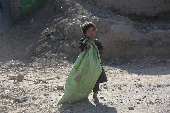 A child stands outside her mud house at a displaced camp in Kabul, Afghanistan, Nov. 19, 2024. (Photo by Saifurahman Safi/Xinhua)