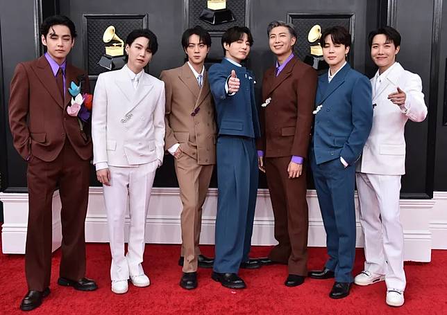為了迎接天團「防彈少年團」（BTS）回歸，南韓首爾湧入大量外籍粉絲。（美聯社）