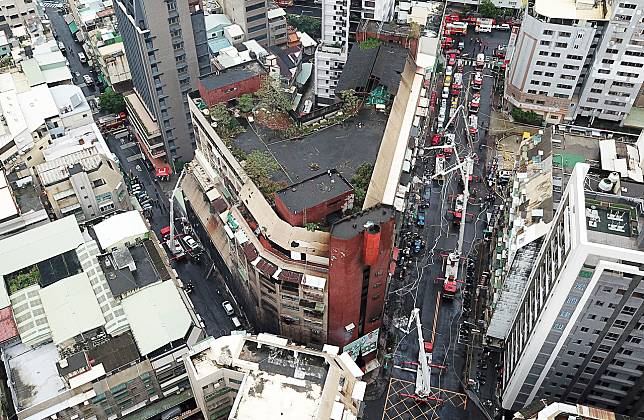 城中城大樓燒死46人，但其實他距離最近捷運站只要5分鐘，鄰近駁二特區、愛河、壽山，文史工作者形容位置「精華」，只是被社會遺忘了。記者劉學聖/攝影