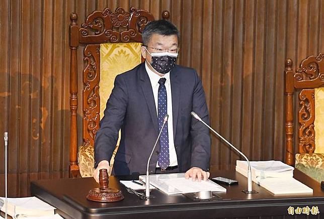 今立法院院會，主持議事的副院長蔡其昌敲下議事槌。(記者廖振輝攝)