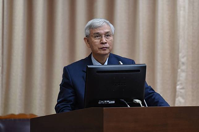 央行總裁楊金龍於下午4點半召開臨時記者會，說明常務理事會對於打房的4大新措施。（資料照片／張文玠攝）