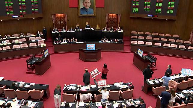 立院三讀通過新增「4+1」天國定假日。圖／台視新聞（資料畫面）