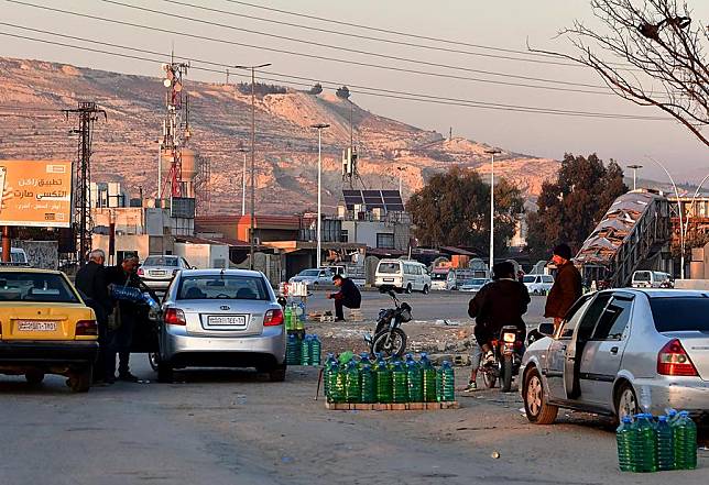 Street vendors sell fuel for cars on a road in Damascus, Syria, Jan. 15, 2025. (Photo by Ammar Safarjalani/Xinhua)