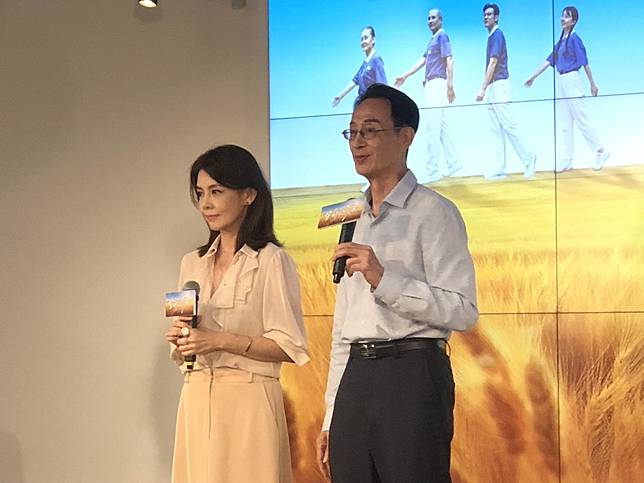 林美貞（左）在《生命的麥田》飾演關聰（右）的年輕妻子。（圖／記者郭竹倩 攝）