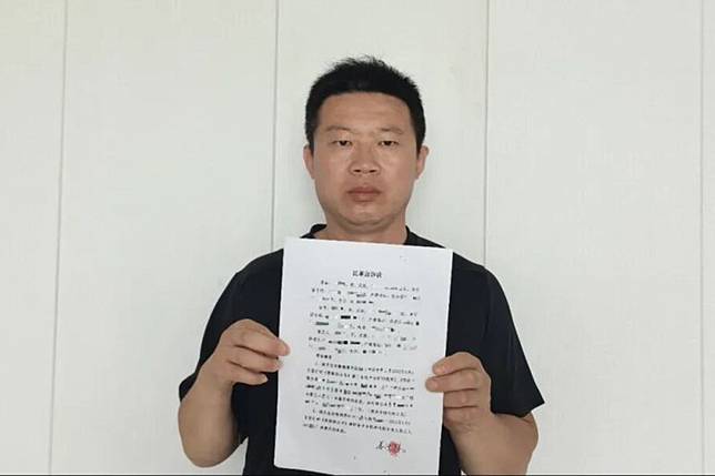 中國一名男子表示，結婚22年才知道孩子並非親生。圖／翻攝自《南國早報》