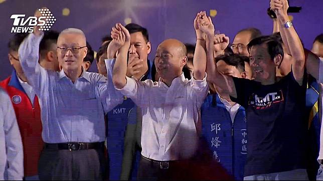 對於前一晚造勢大會馬英九總統致詞時，被打斷還遭受噓聲，韓國瑜表示已向馬致歉。(圖／TVBS)
