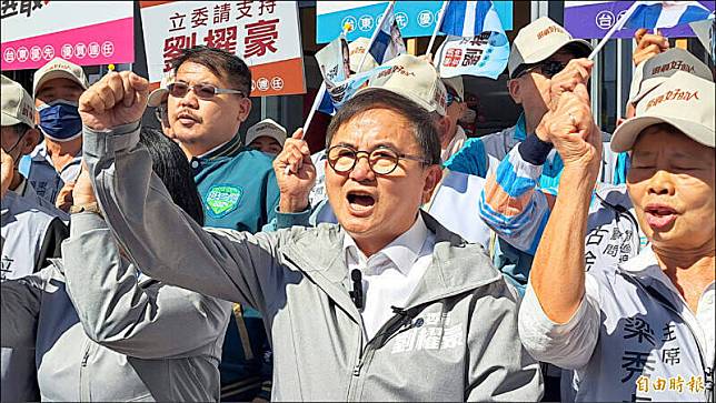 初選落敗而退出民進黨的立委劉櫂豪昨天登記參選下屆台東立委。(資料照)