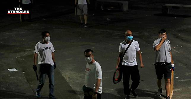 ม็อบสวมหน้ากากบุกทำร้ายคนในสถานีรถไฟฮ่องกง มีผู้บาดเจ็บอย่างน้อย 45 ราย