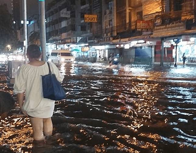 ‘เอ้ สุชัชวีร์’ แนะต้องคิดใหม่ หยุดบริหารสูบน้ำแบบเดิม เพื่อแก้ปัญหาน้ำท่วม