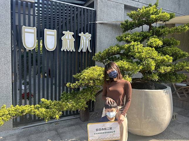田尾鄉日日森旅二館響應減碳有成，成為彰化第一家獲「銅級環保標章旅館」。（記者曾厚銘攝）