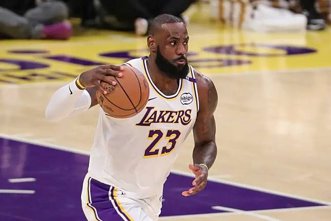 湖人當家球星「詹皇」Lebron James缺席兩場後今天歸隊，繳出全面成績單貢獻18分8籃板8助攻，Anthony Davis比賽中一度傷退，所幸無大礙，砍下全場最高40分16籃板。（圖／美聯社／達志影像）