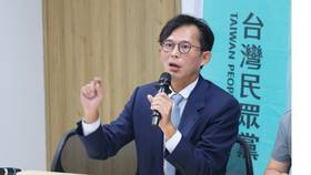 民眾黨中央委員會後記者會，黃國昌被追問養狗仔事件。李政龍攝