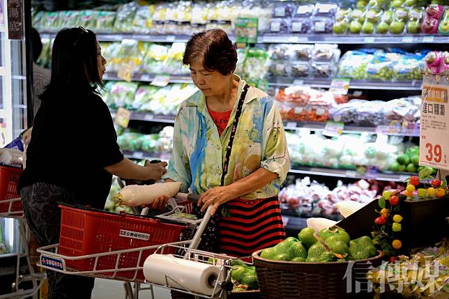 台灣不只超商、手搖飲店隨處可見，超市的密集度也相對高。（圖片來源／信傳媒編輯台）