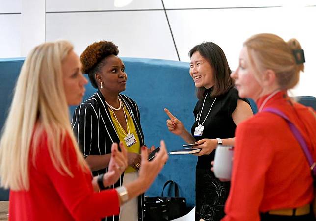 Delegates communicate during the 2024 Summer Davos at the Dalian International Conference Center in Dalian, northeast China's Liaoning Province, June 25, 2024. (Xinhua/Lu Yang)