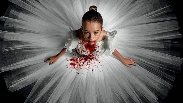 《噬血芭蕾》無辜小女孩竟是大魔王。(圖片來源：UIP)