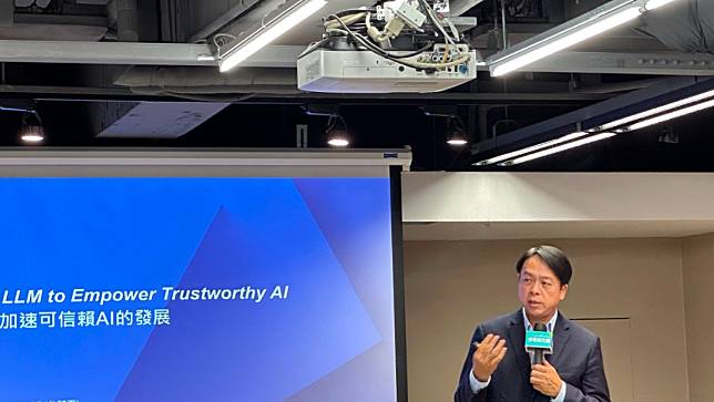 AI大聯盟會長吳漢章表示，AI 2.0又發展出三大議題包括可信賴AI、普惠AI和永續AI。