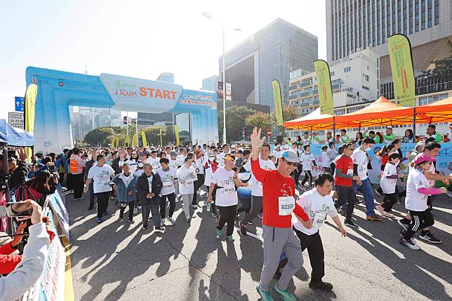 今年近 4,700 名智障跑手及伴跑員參加東華三院「奔向共融」 — 香港賽馬會特殊馬拉松， 身體力行宣揚傷健共融。(大會提供)