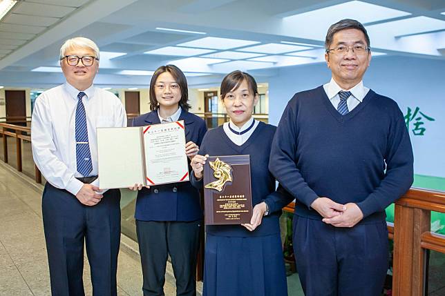 「高藻膽蛋白葛仙米的栽培與生醫應用」是由耿念慈副教授(右2)團隊與慈濟醫院、清華大學共同研發。