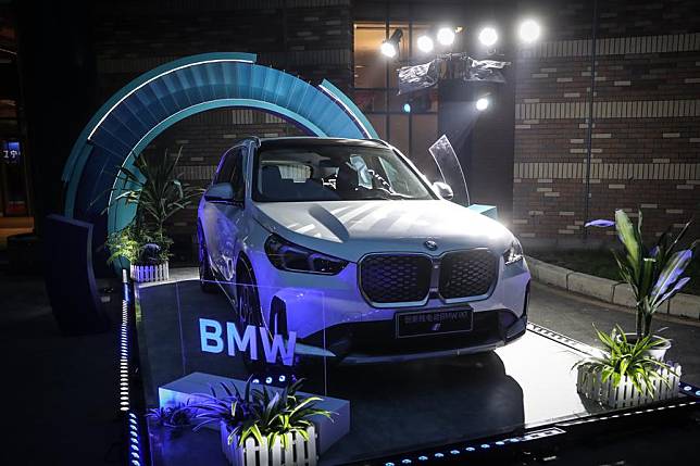 This photo taken on April 26, 2024 shows a BMW electric vehicle displayed at the signing ceremony for deepening strategic cooperation between BMW and Shenyang, in Shenyang, northeast China's Liaoning Province. (Xinhua/Pan Yulong)