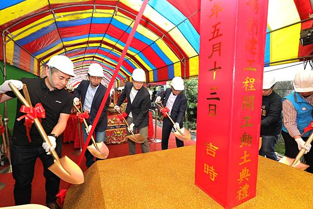 為紓解過港地區停車問題，基隆市政府拆除原有自來水員工宿舍闢建停車場，市長謝國樑十三日親自主持開工典禮。（基隆市政府提供）